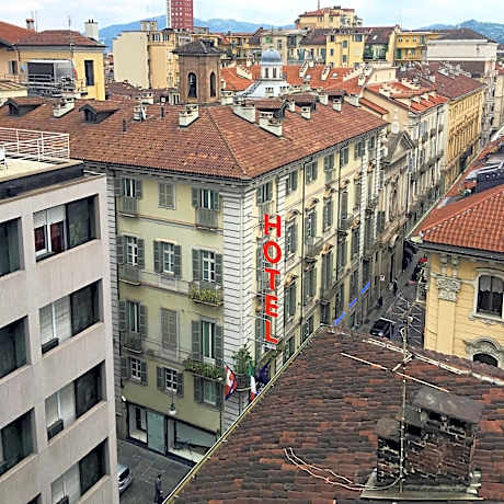 Le Petit Hotel