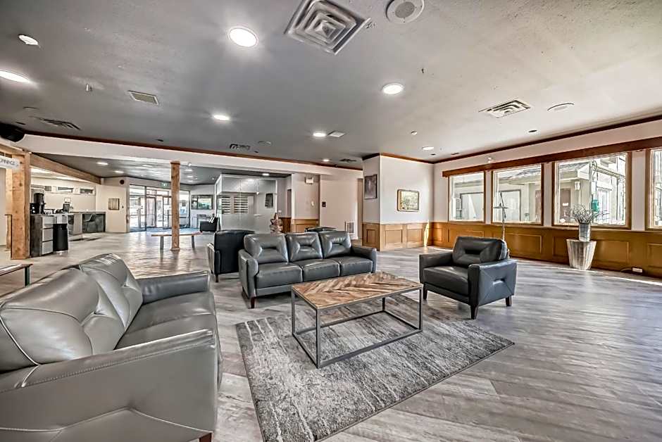 Invermere Inn & Suites