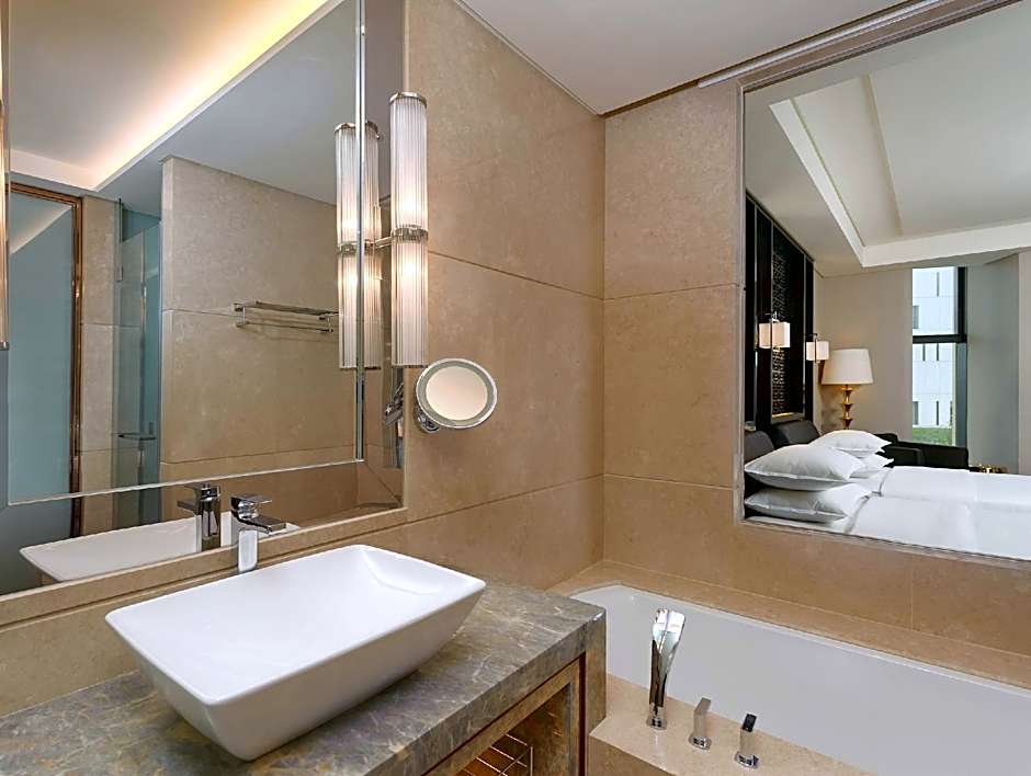 Sheraton Changchun Jingyuetan Hotel