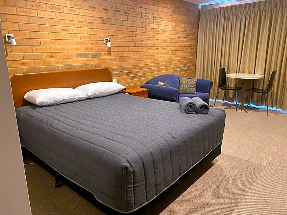 Quays Motel San Remo