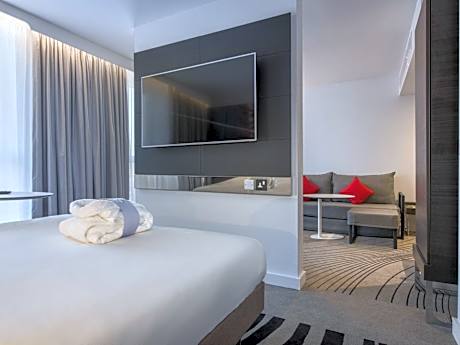 Junior Suite with 1 Queen Size Bed and 1 Convertible Double Sofa