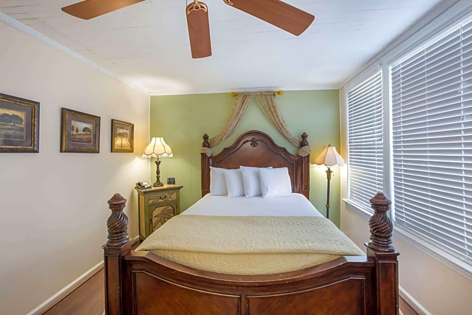 Coombs Inn & Suites, Ascend Hotel Collection