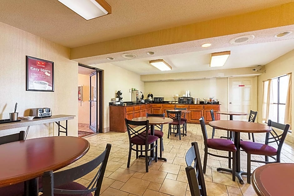 Econo Lodge Inn & Suites Bentonville - Rodgers
