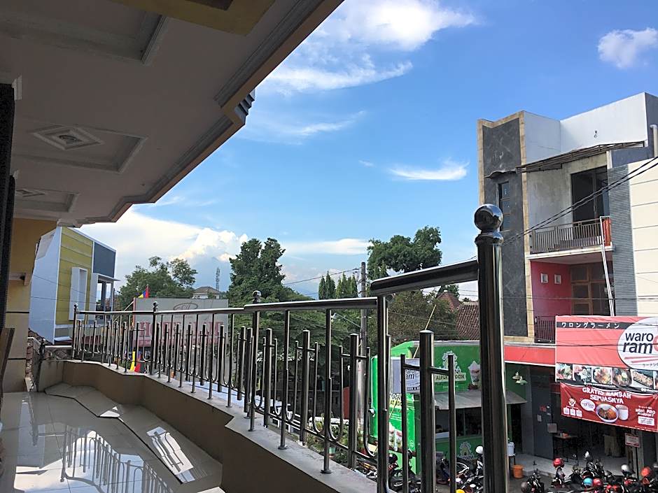 Hotel Alami near Alun-Alun Klaten by ZUZU