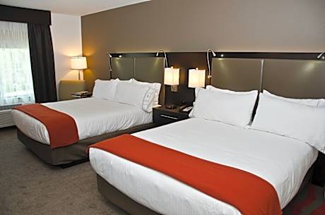 2 Queen Beds Standard Comm Access Tub