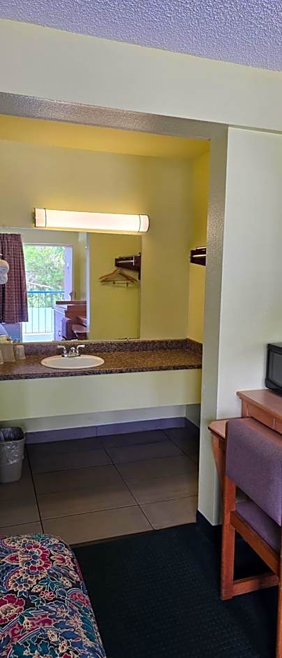 Travelers Inn Gainesville