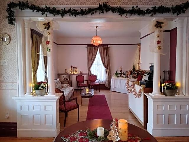 Marmora and Lake Inn and Victorian Diner