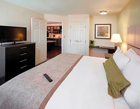 One-Bedroom Suite - Hearing Accessible with Bath Tub