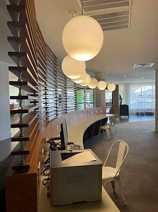 Newly renovated room in cozy hotel near Disney 2