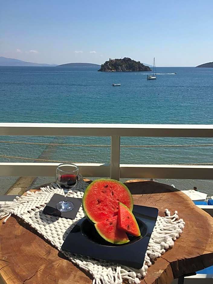 Arcadia Luxury Rooms Seaside Cuisine