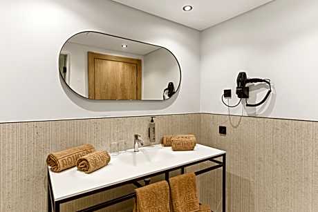 ONE BEDROOM 2 ADULTS + 1 CHILD