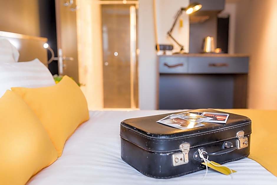 Best Western Plus Suitcase Paris La Defense