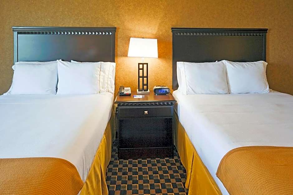 Holiday Inn Express Hotel & Suites Ennis By IHG