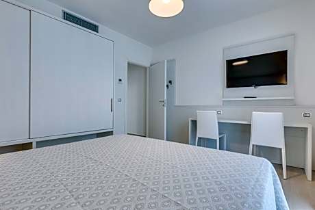 Family Suite (2 Adults + 2 Children) with Balcony