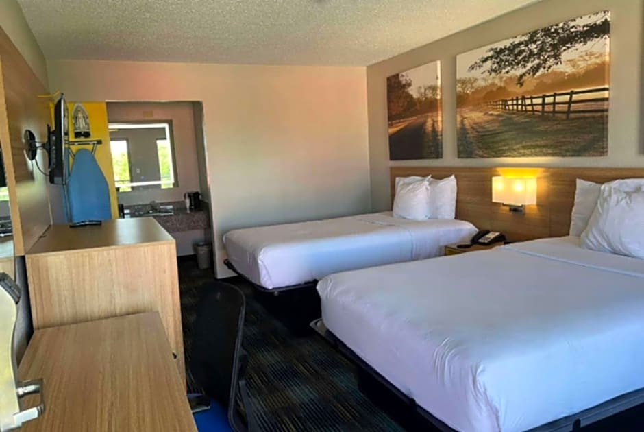 Days Inn & Suites by Wyndham Mobile