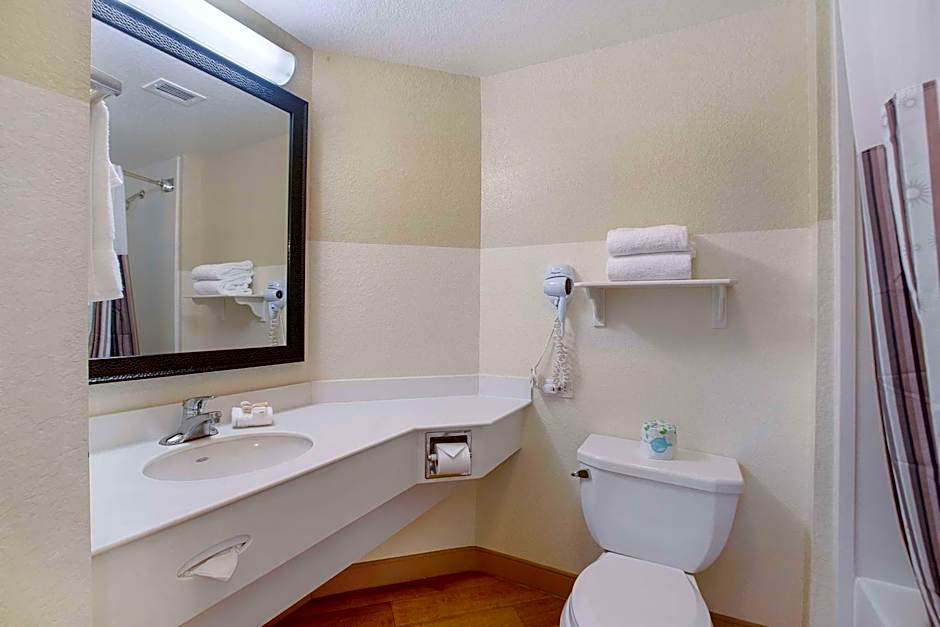 La Quinta Inn & Suites by Wyndham Fort Lauderdale Airport