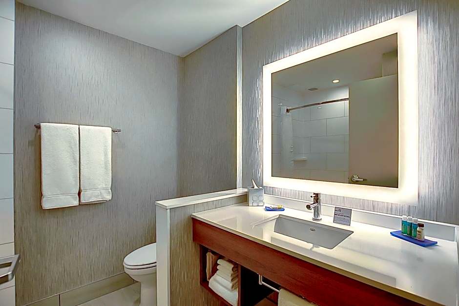 Holiday Inn Express and Suites Calgary Airport Trail NE By IHG