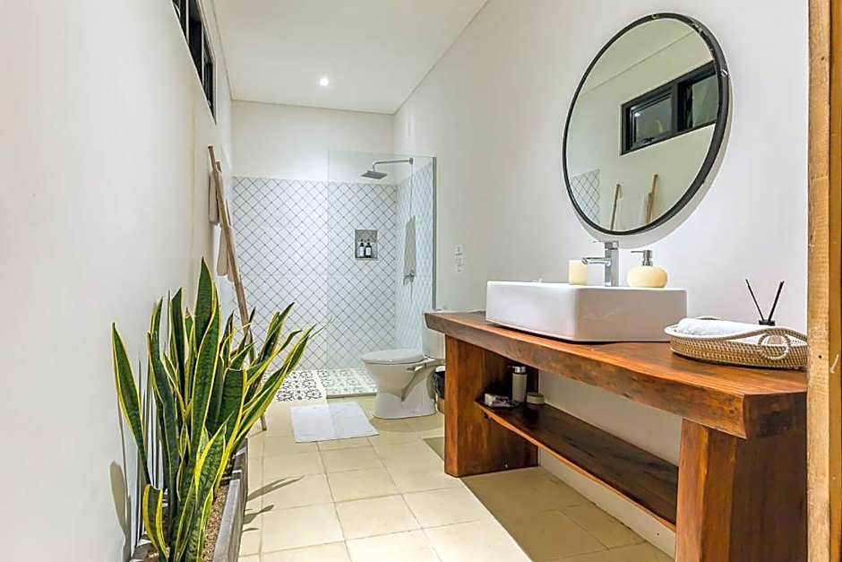 Elegant 3 BR villa huge pool in central Canggu