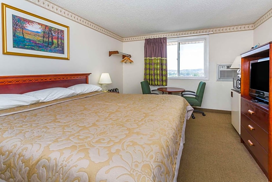 Super 8 by Wyndham Colorado Springs/Chestnut Street