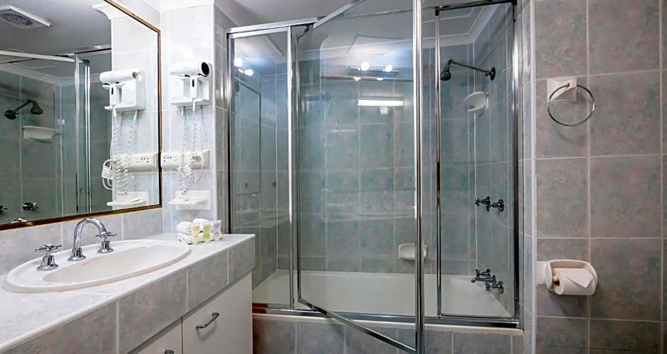 Aristocrat Apartments