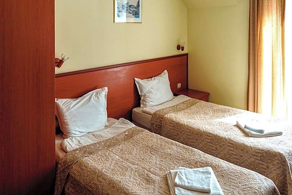 Dionis Hotel
