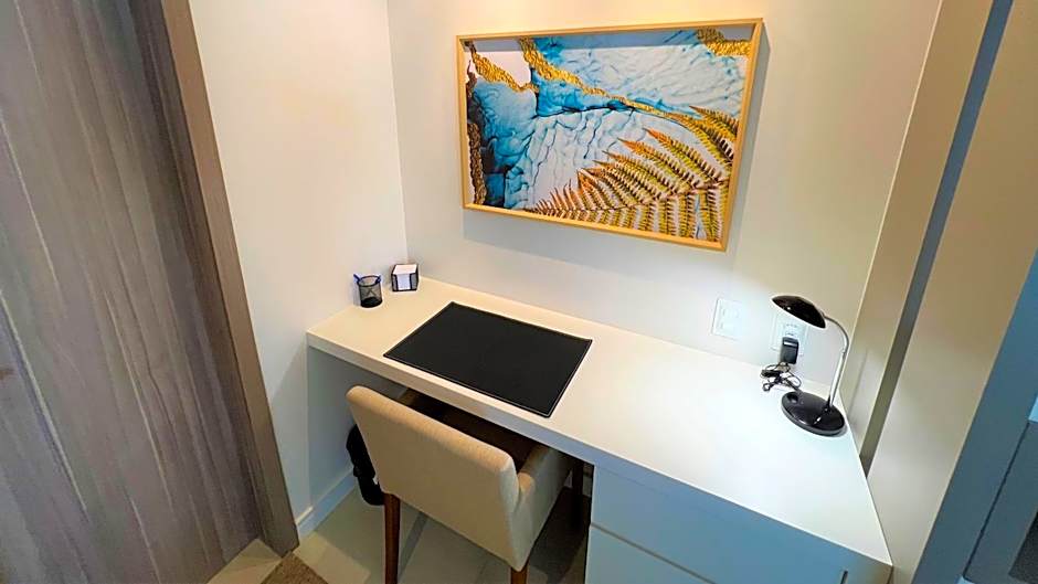 Seaflats Iate Plaza Hotel