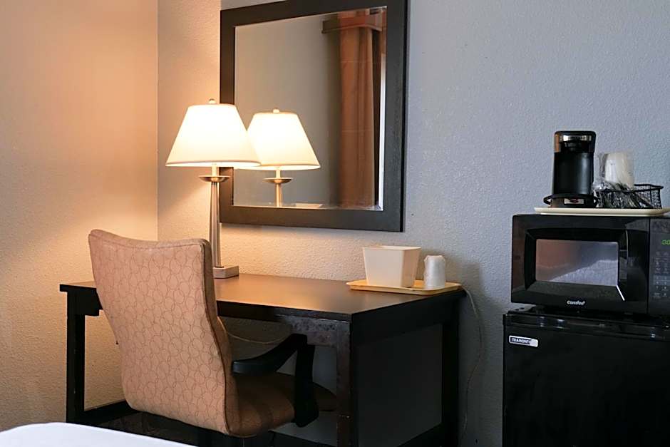 Baymont by Wyndham Flint Airport North