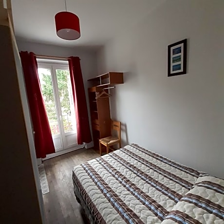 Budget Double Room with Shared Toilet