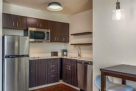 Studio, 1 King Bed with Sofa bed (Mobility Accessible, Roll-In Shower)