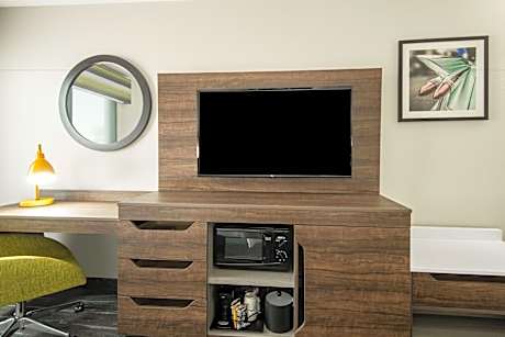 One-Bedroom Queen Suite - Non-Smoking