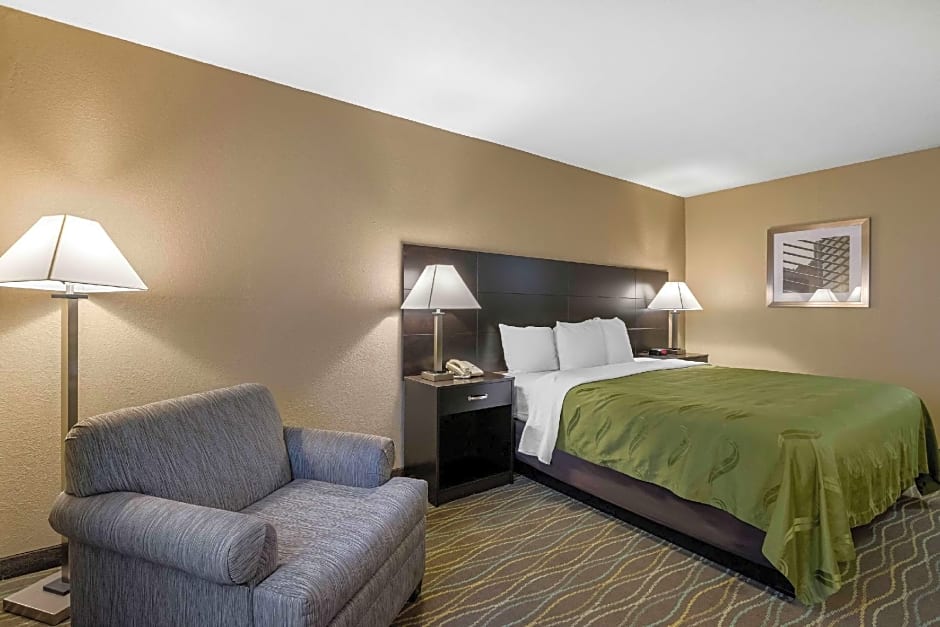 Quality Inn & Suites Des Moines - Merle Hay Road