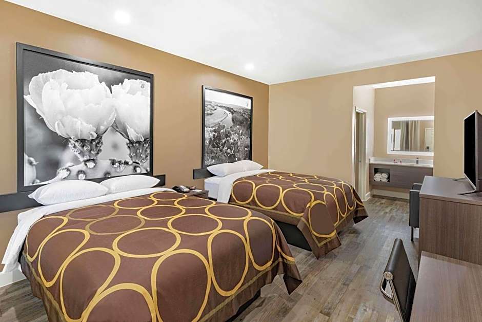 Super 8 by Wyndham Houston NW Beltway 8