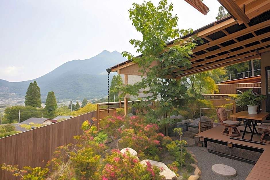 Yufuin Sanso Waremokou Hotel