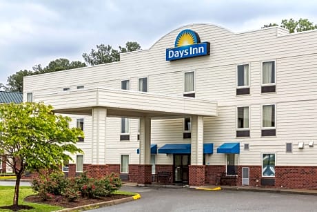 Days Inn by Wyndham Doswell At the Park