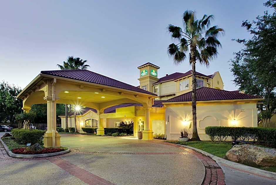La Quinta Inn & Suites by Wyndham Houston West Park 10