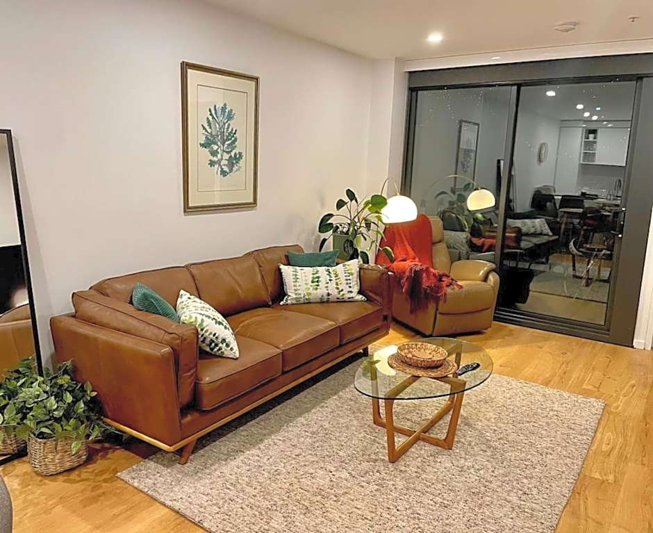 Modern 2BR Apartment in the Heart of the City - Hosted by Canstay