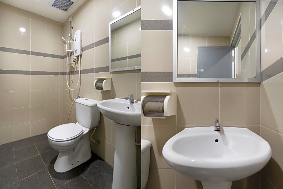 OYO 89960 Manjung Inn Hotel