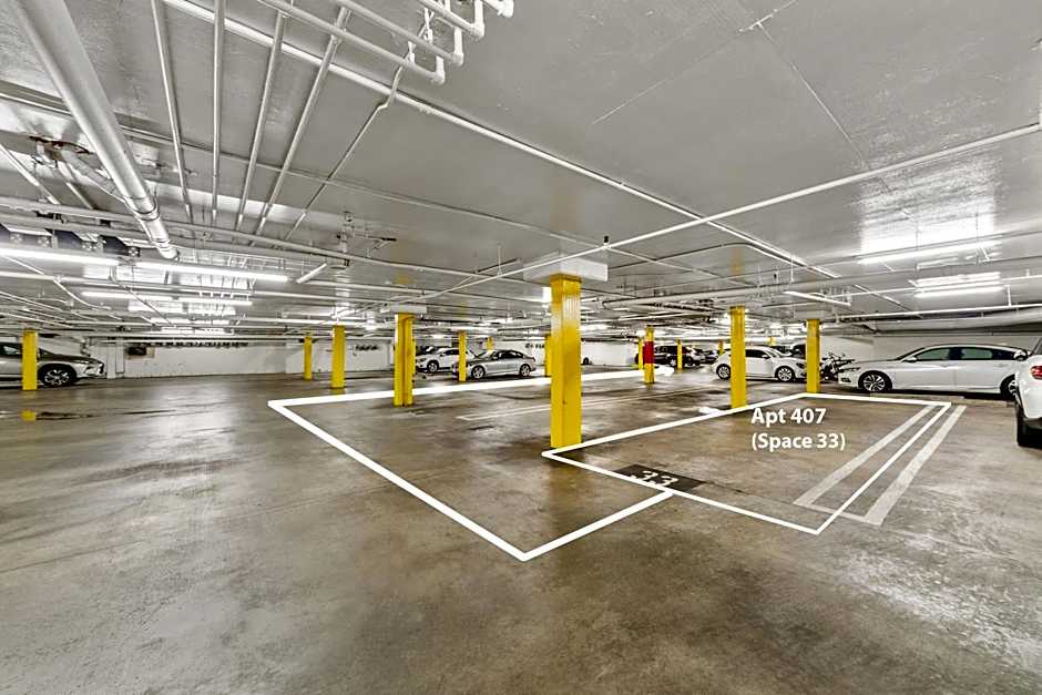 Beverly Hills 2 bed 2 bath Penthouse with Den and Parking 414