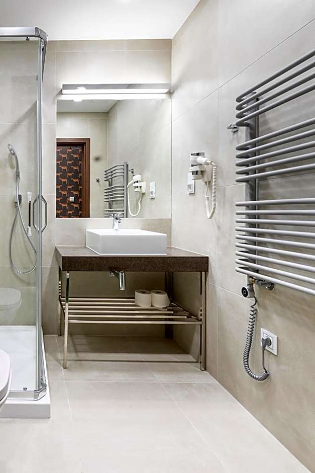 Forrest Apartments & Hostel