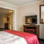 Clarion Inn & Suites At The Outlets Of Lake George