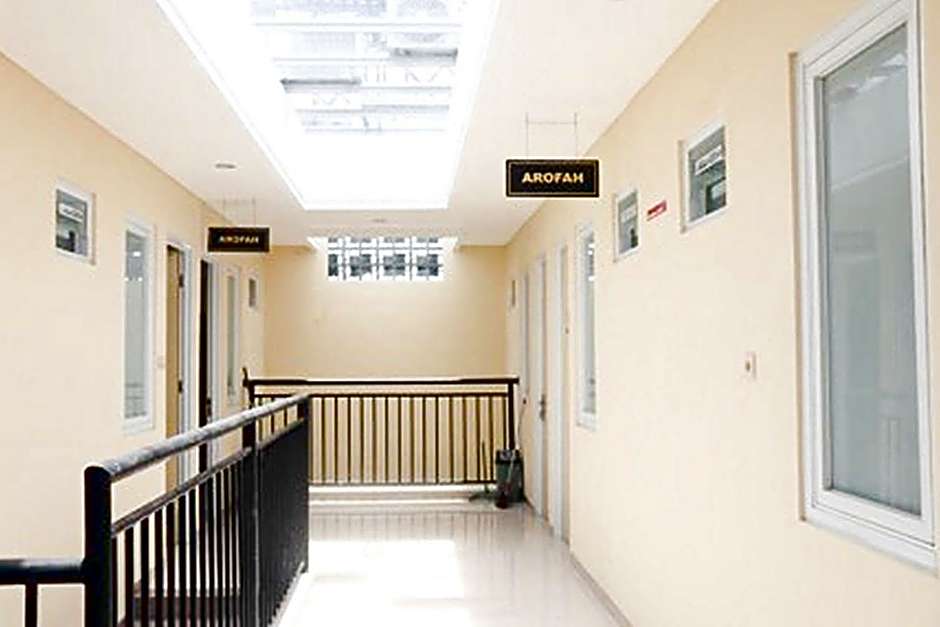 Muzdalifa Syariah near Alun Alun Gresik Mitra RedDoorz