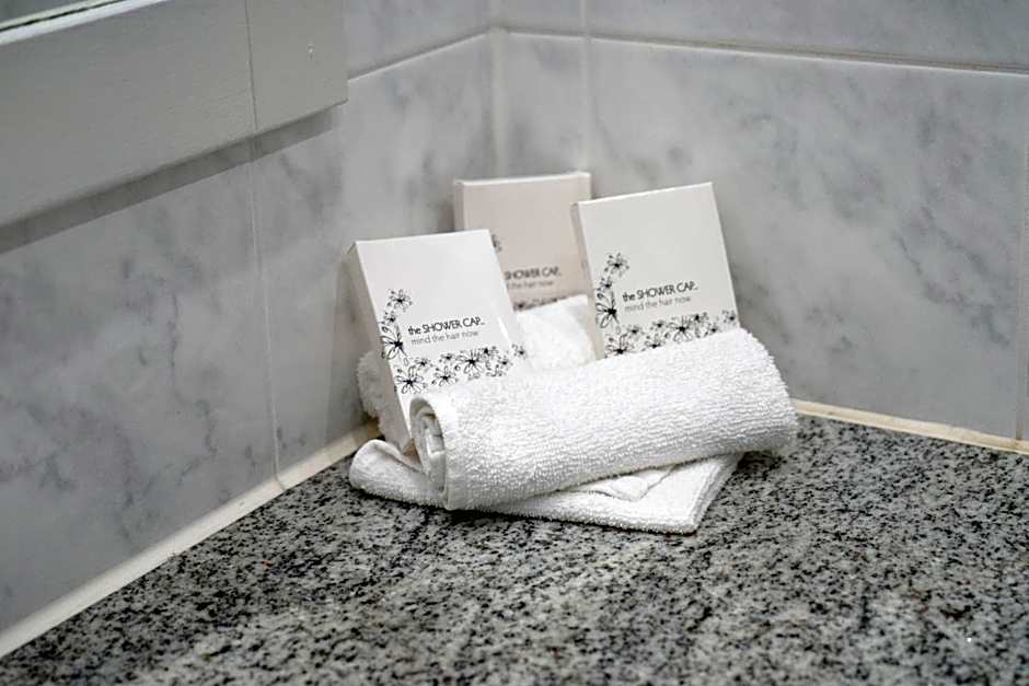 Lakeside Manor Hotel