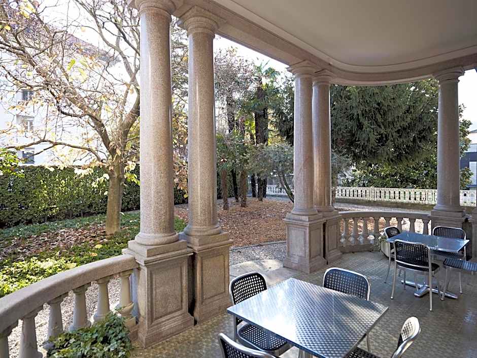 Business Center IN Villa