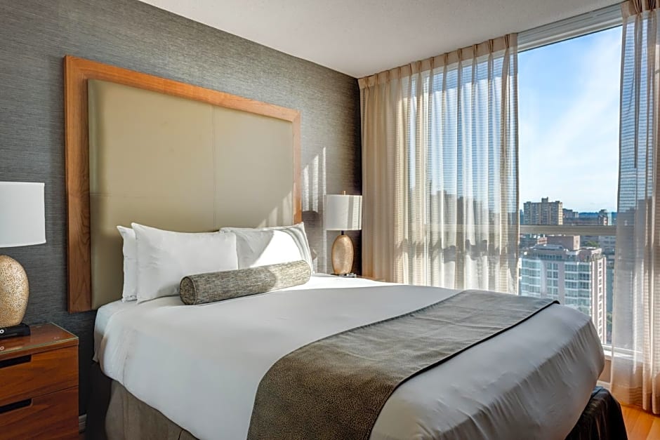 Carmana Hotel & Suites