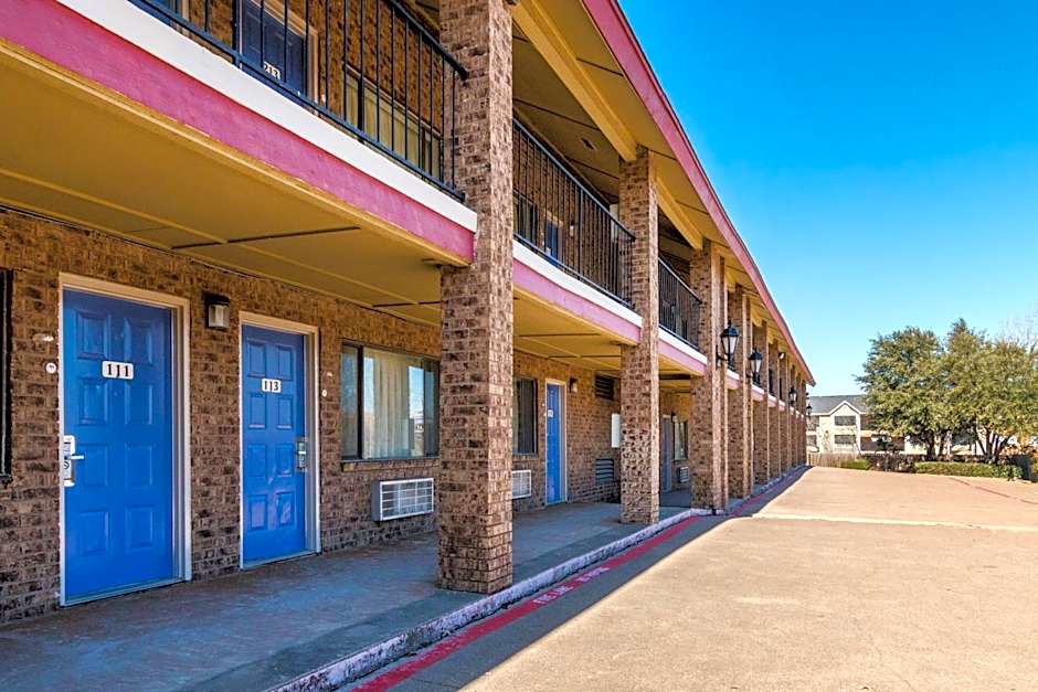 Motel 6-Arlington, TX - UTA