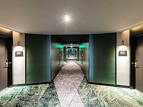 Executive King Room with Sofa Bed