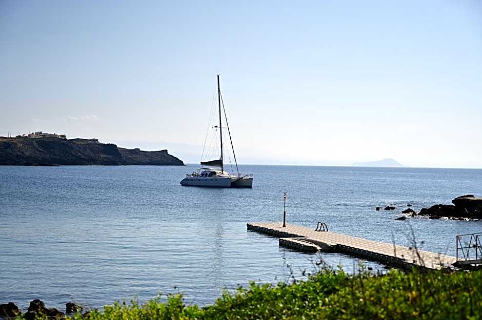 Kavos Hotel & Suites