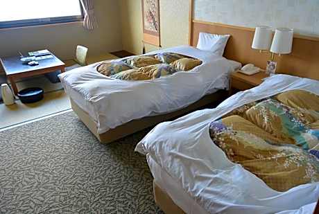Room with Tatami Area and Lake View- Breakfast and in Room Dinner included