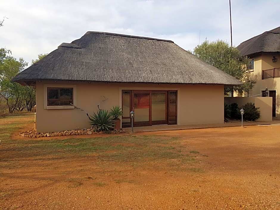 Zebula Golf and Wildlife Estate - Squirrel Pandemonium Pax 12 - Moi Signature Luxury villa