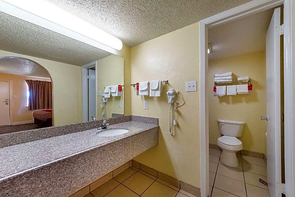Econo Lodge San Marcos University Area